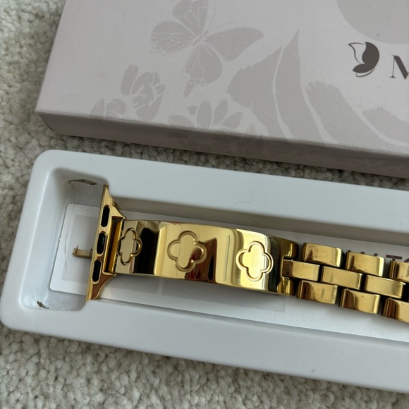 NEW IN BOX missair gold clover apple watch band adjustable series 3 - Picture 5 of 5